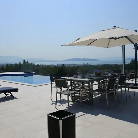 Orao Villa Kaštel Novi