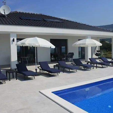 Orao Kaštel Novi