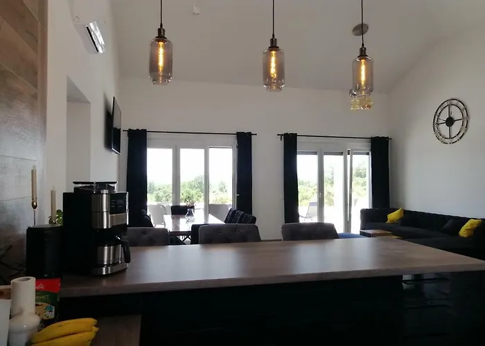 فيلة Orao Kaštel Novi