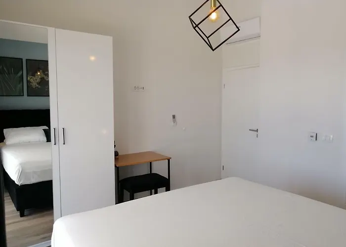 Orao فيلة Kaštel Novi