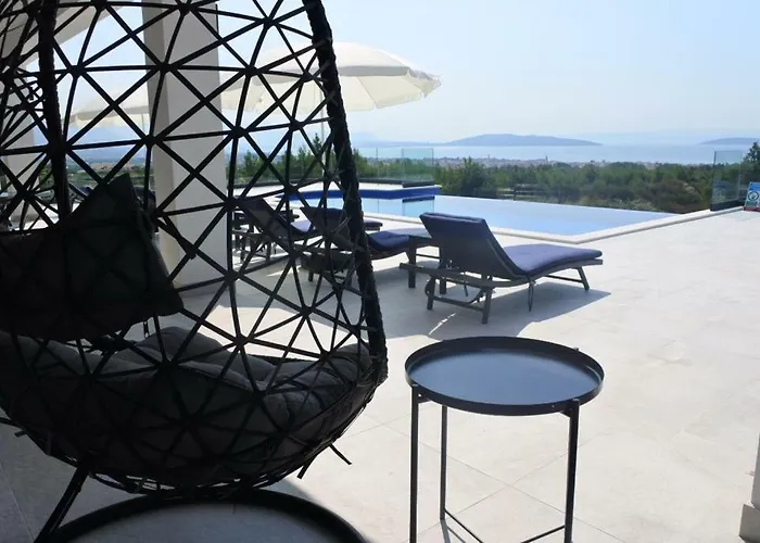فيلة Orao Kaštel Novi